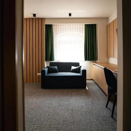 Hunor Es Etterem Hotel