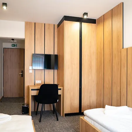 Hunor és étterem Hotel *