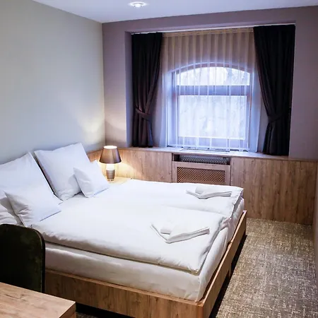 Hotel Hunor Es Etterem *