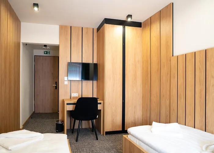 Hunor Es Etterem Hotel *