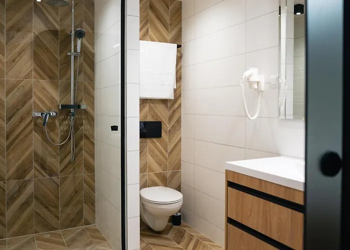Hunor Es Etterem Hotel *