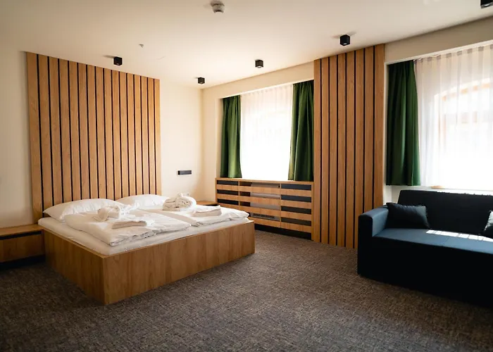 Hotel Hunor Es Etterem